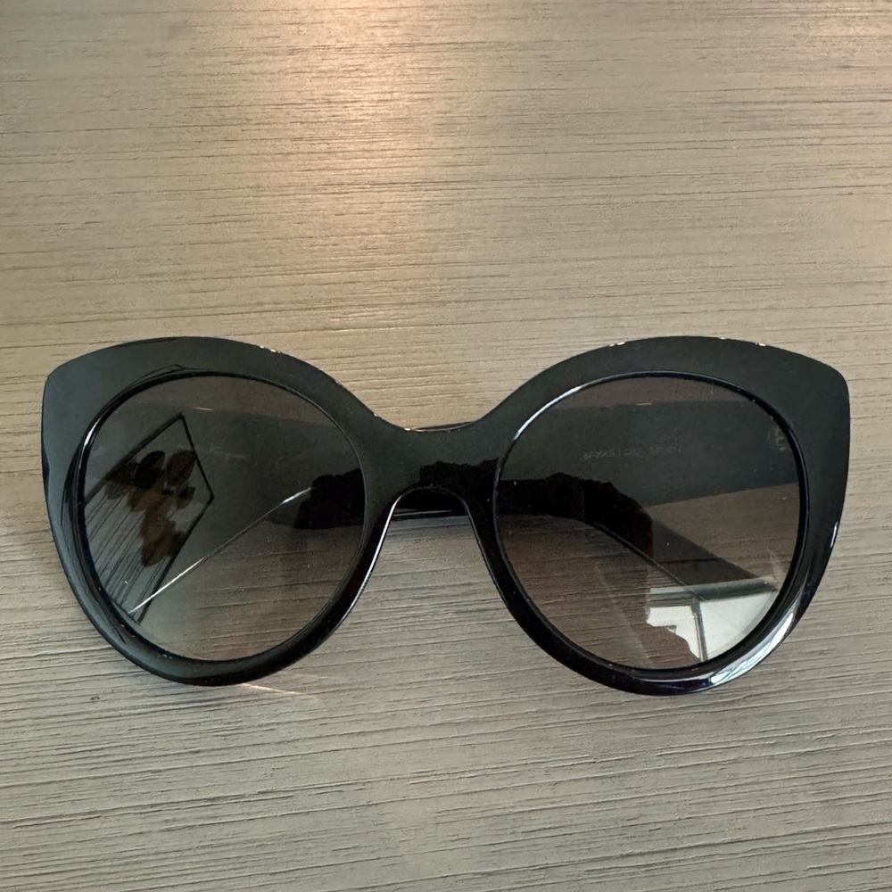 Elegant Black Ferragamo Sunglasses